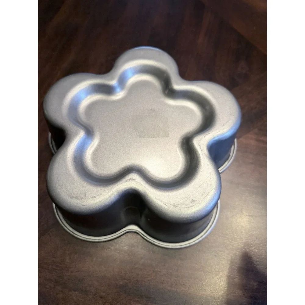 Chicago Metallic Fancy Fill Flower Cake Pan